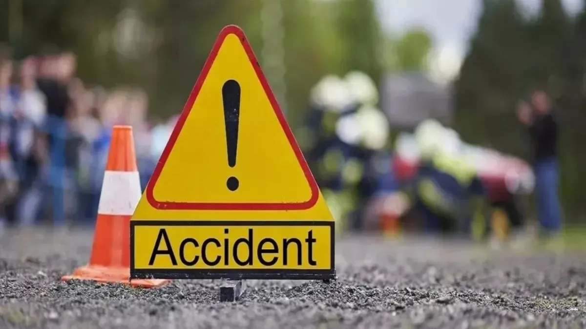 Horrible road accident in Surguja car and bike collide husband wife and child die- India TV Hindi