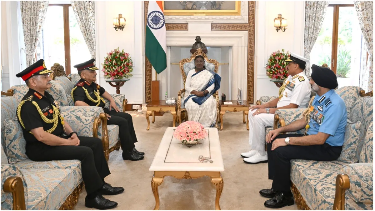 President Draupadi Murmu praised the success of Operation Sindoor the chiefs of the three armies inc