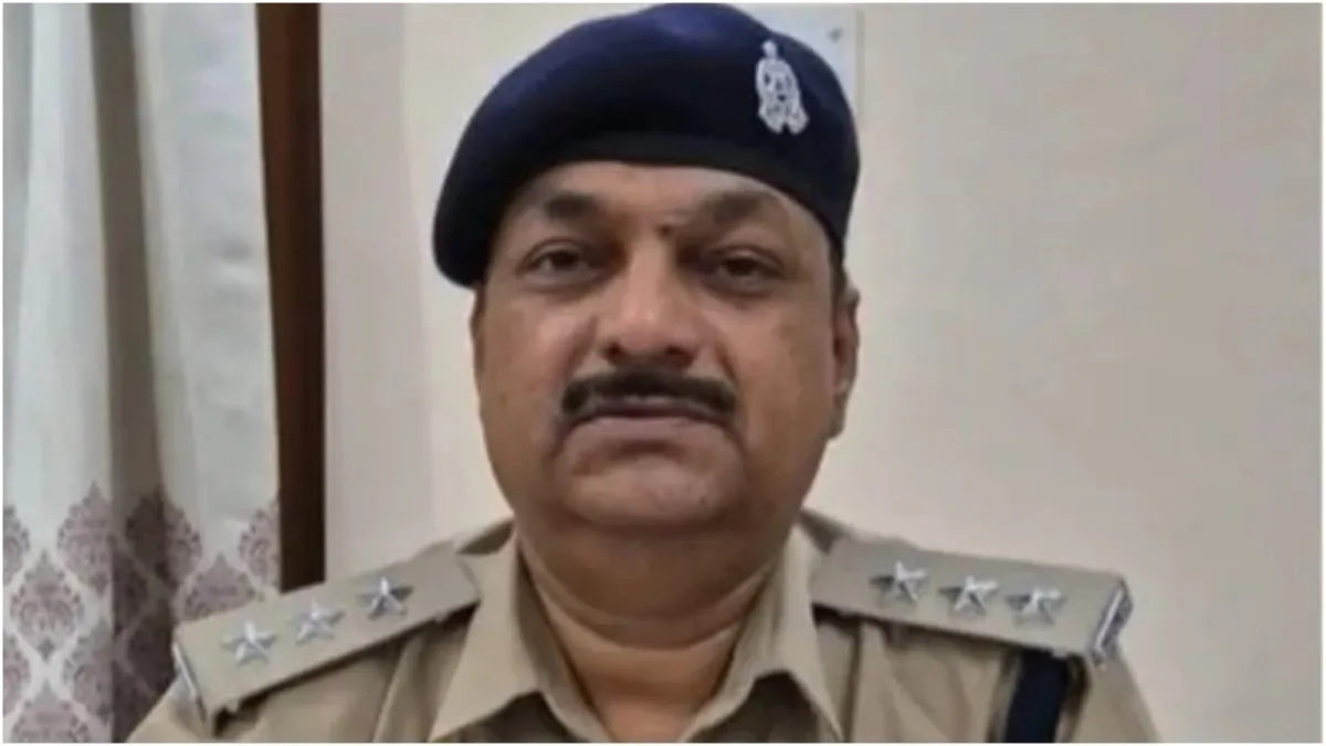 Aligarh Three boys were teasing girl student raised an alarm the crowd beat up the miscreants video - India TV Hindi