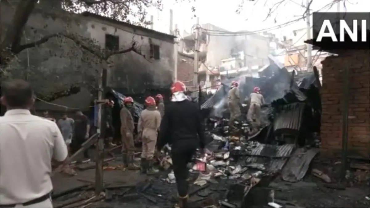 Fire broke out in Kotla Seva Nagar market in Delhi firefighters brought the fire under control
