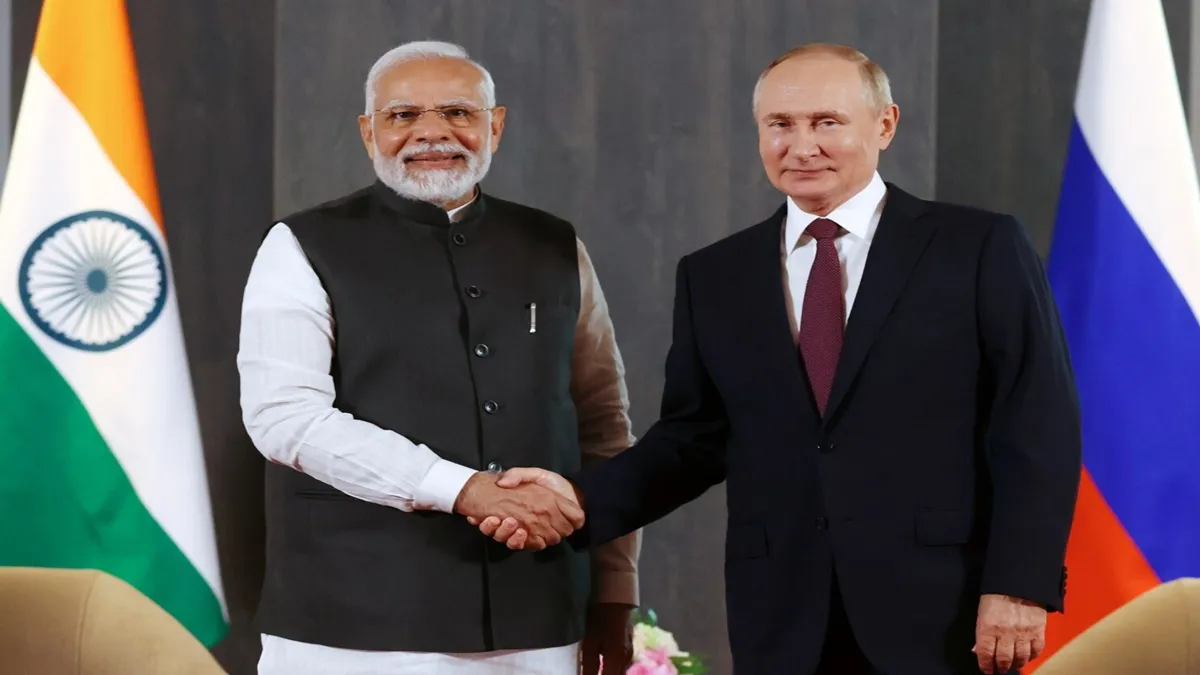 पीएम नरेंद्र मोदी (L) रूस के राष्ट्रपति व्लादिमीर पुतिन (R)- India TV Hindi