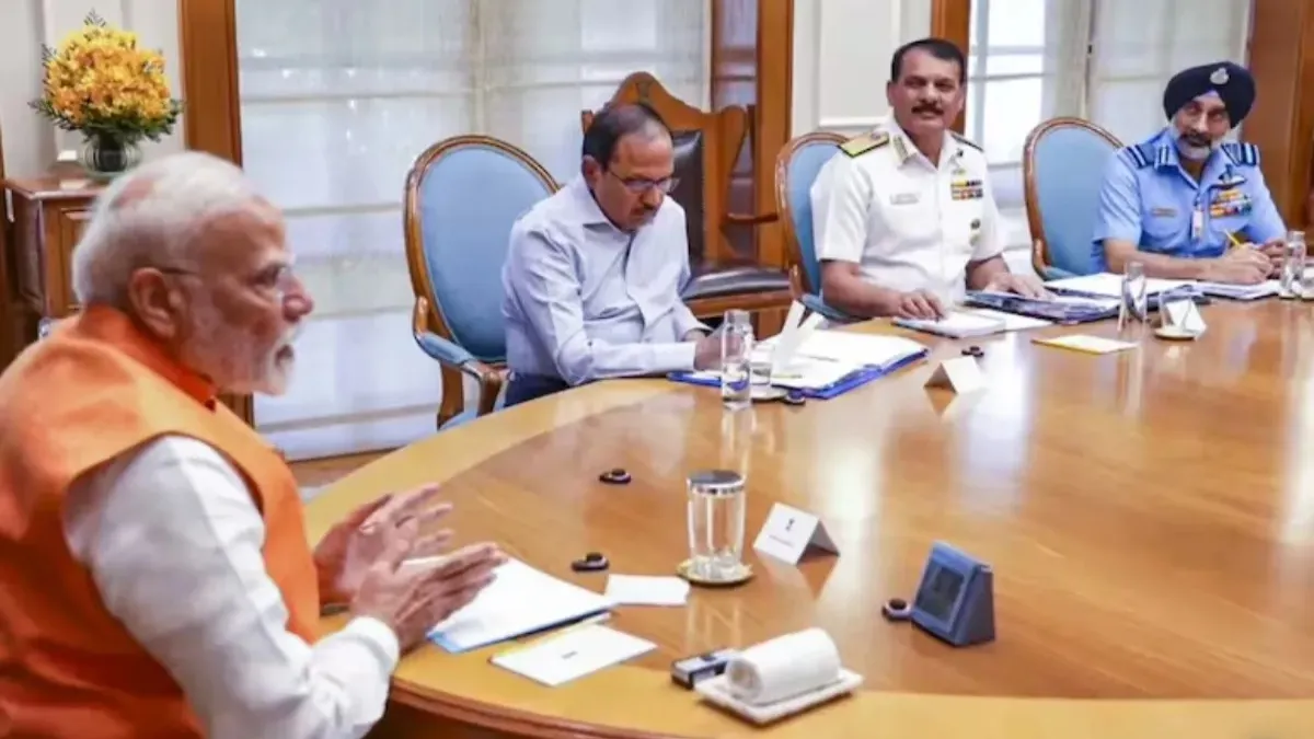 अजीत डोभाल संग पीएम मोदी की हाई लेवल बैठक