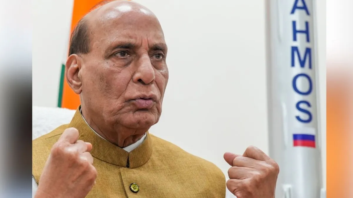 भुज एयरबेस जाएंगे राजनाथ सिंह।