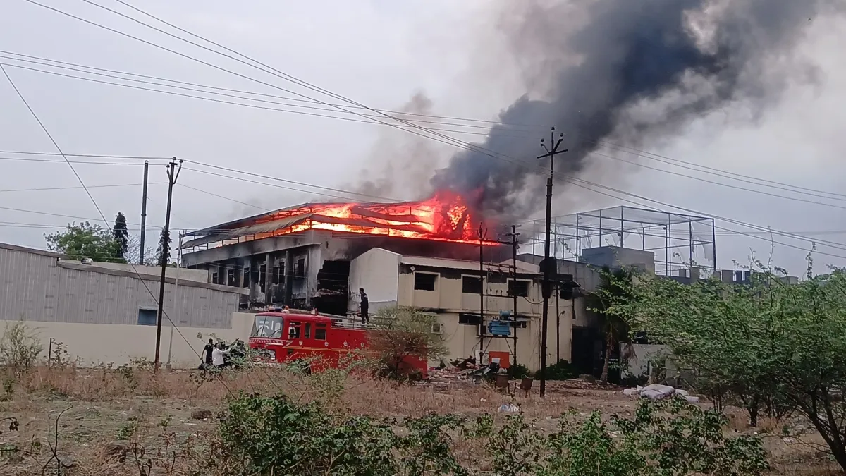 टॉवेल कारखाने में आग