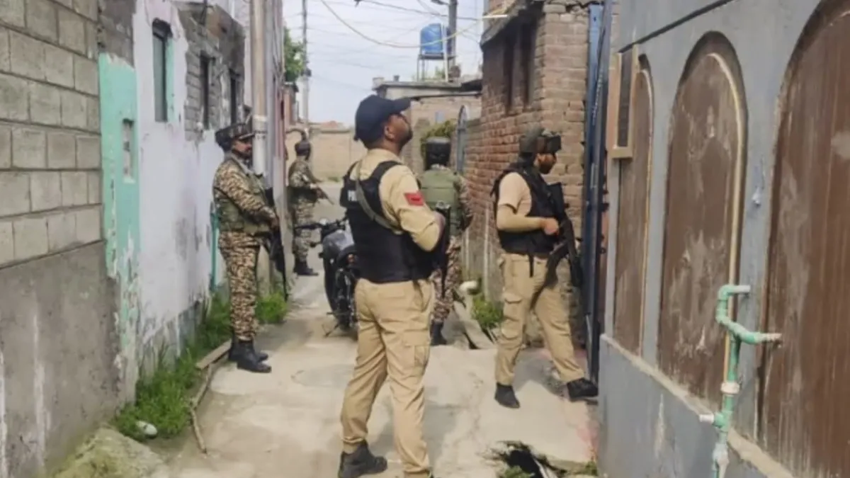 police raid in srinagar- India TV Hindi