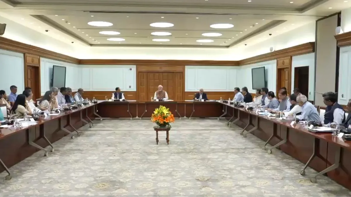 PM मोदी ने मंत्रालयों के सचिवों के साथ की हाई लेवल मीटिंग।- India TV Hindi