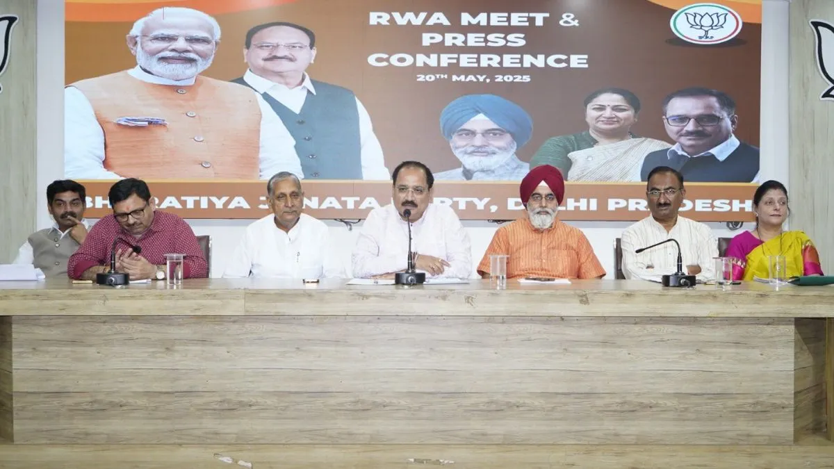 राजा इकबाल सिंह और बीजेपी प्रदेश अध्यक्ष वीरेंद्र सचदेवा