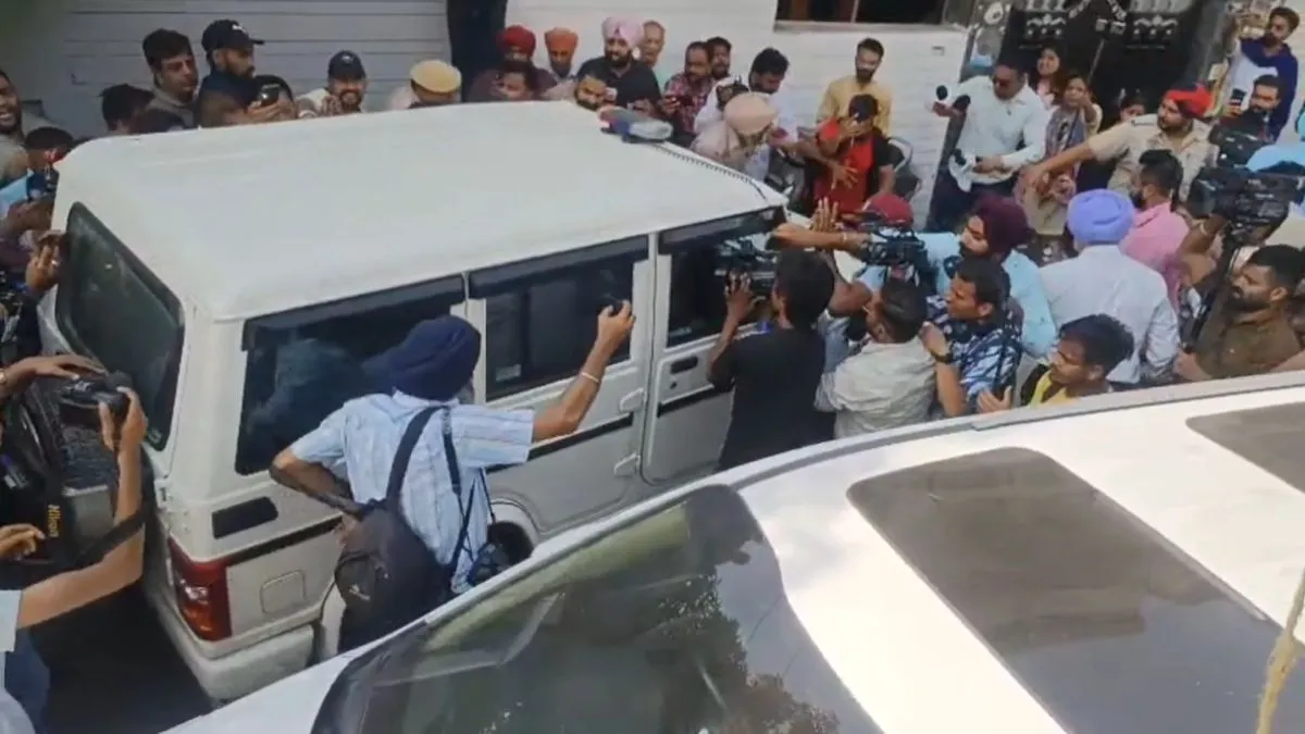 आप विधायक को गिरफ्तार कर ले जाती विजिलेंस 