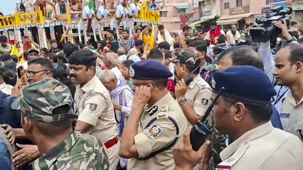 पुरी भगदड़ मामले में DM और SP का ट्रांसफर।