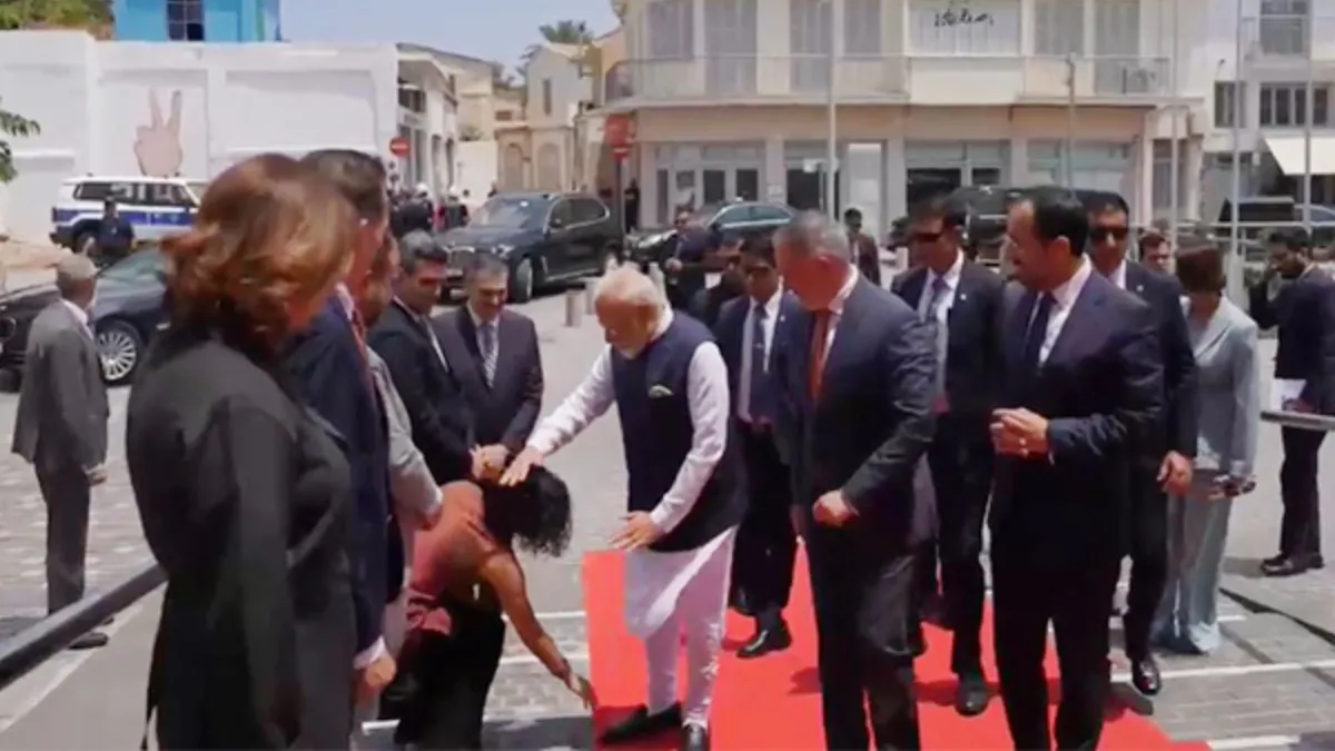 Cyprus lawmaker touches PM Modi's feet