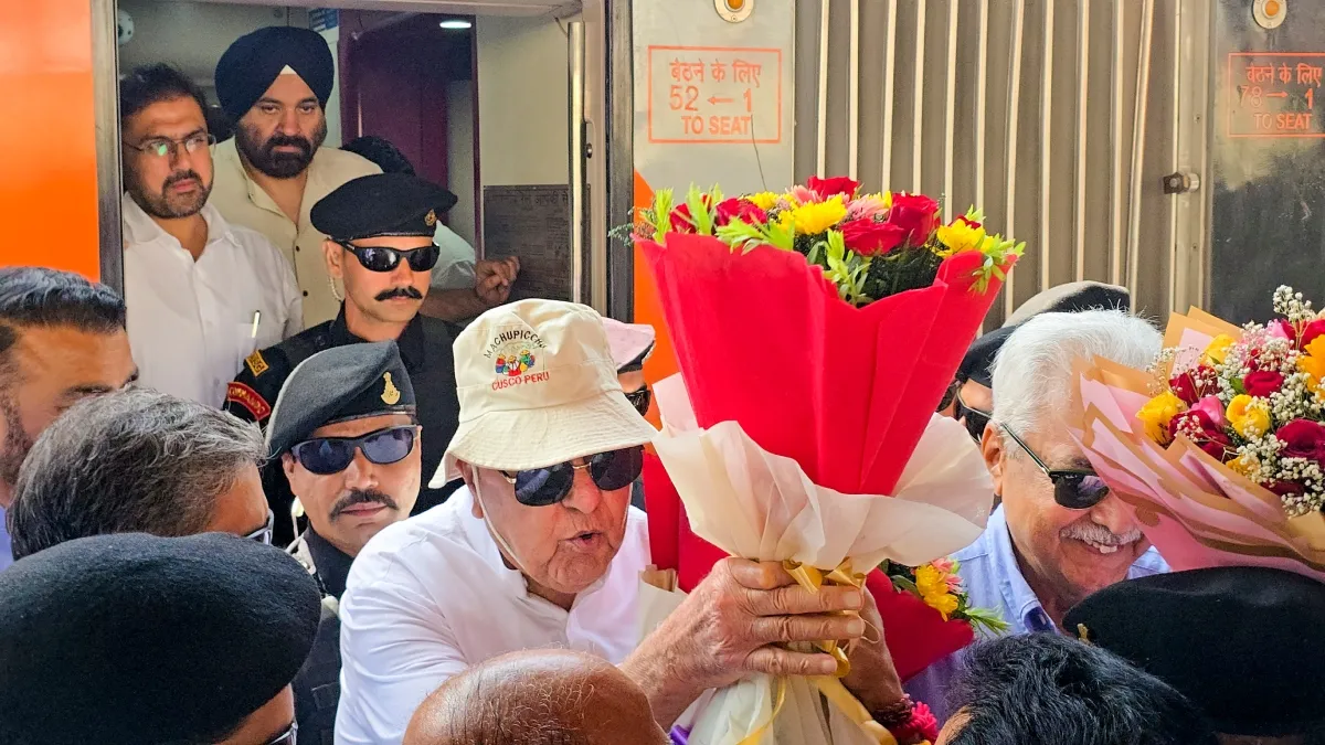 farooq abdullah vande bharat train katra