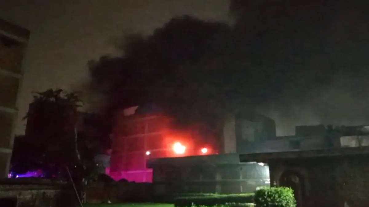 दिल्ली की फैक्ट्री...- India TV Hindi