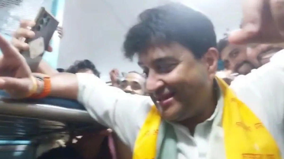 ज्योतिरादित्य सिंधिया ने गाना गाया- India TV Hindi