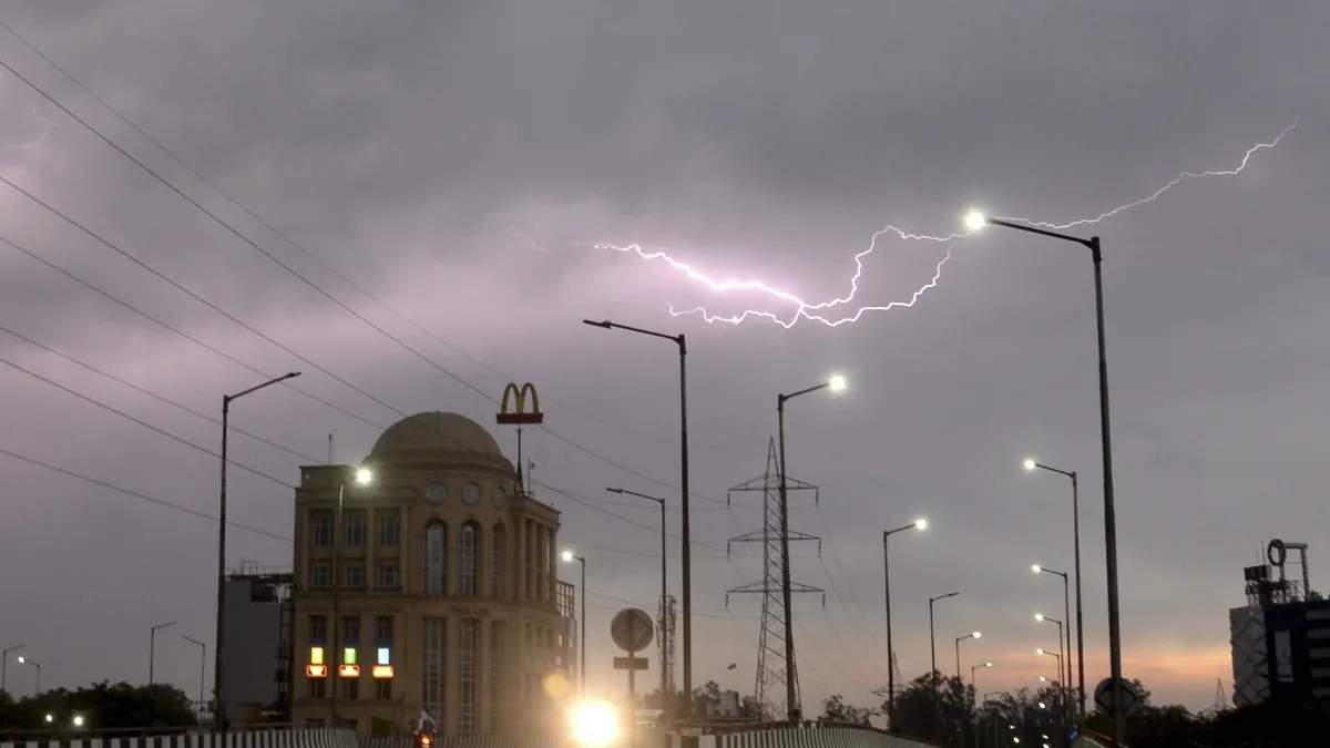 Lightning- India TV Hindi
