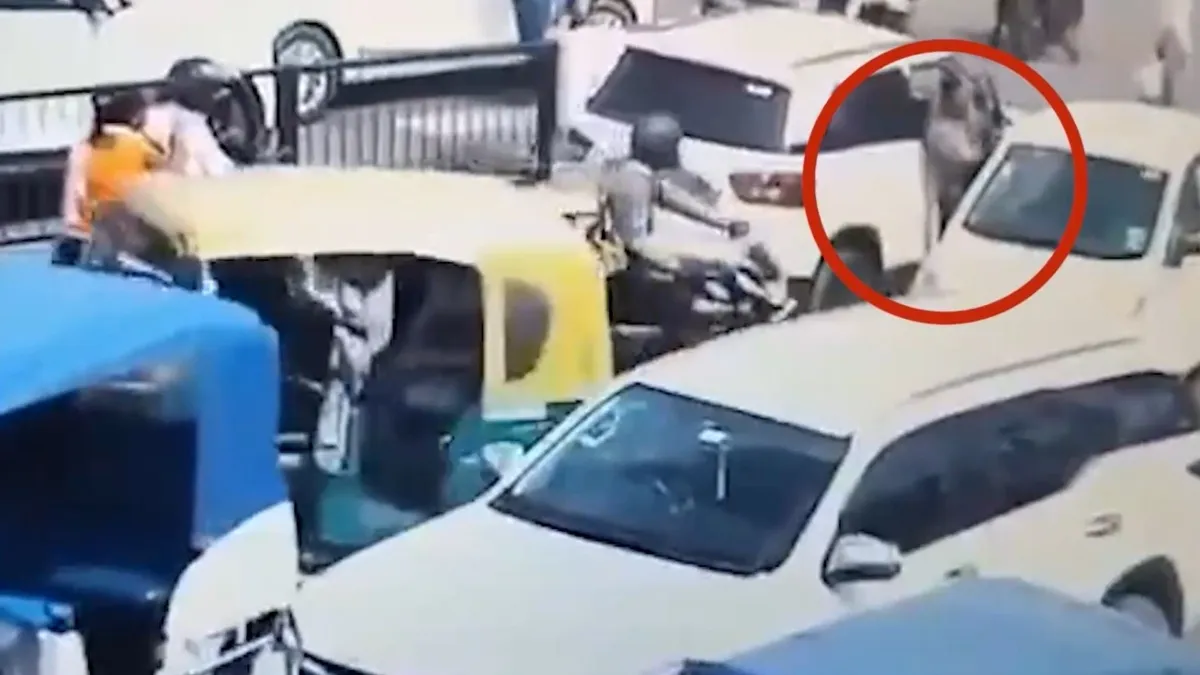 थप्पड़ मारने की घटना सीसीटीवी में हुई कैद- India TV Hindi