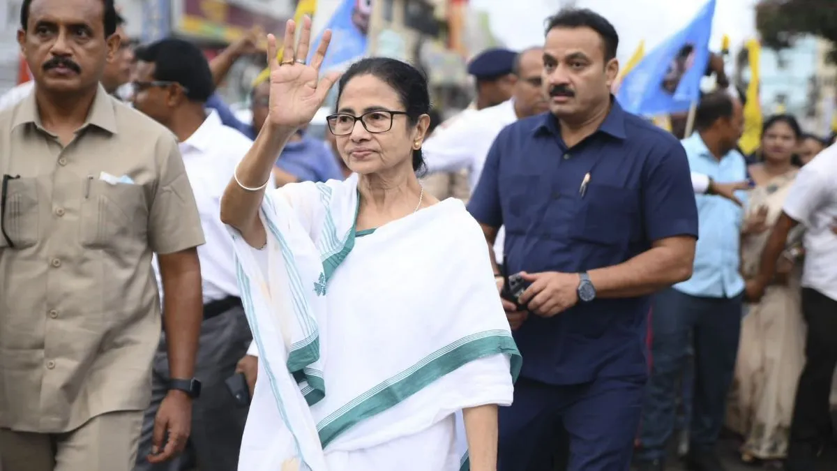 Mamata Banerjee books controversy, West Bengal school books order- India TV Hindi