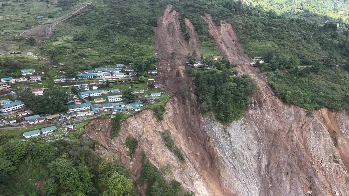भारी बारिश के चलते सिक्किम में भूस्खलन