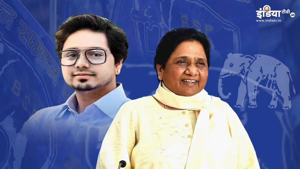 मायावती के साथ आकाश आनंद- India TV Hindi