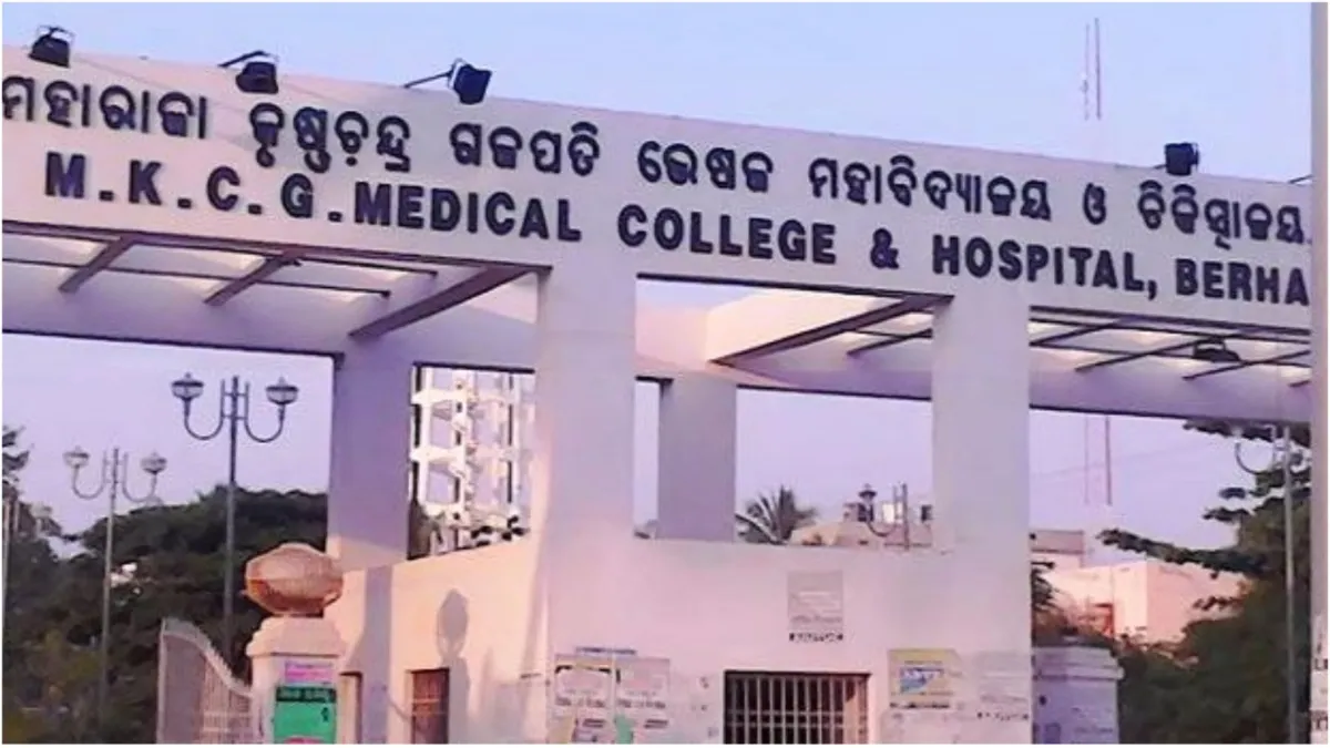 ODISHA Berhampur 2 house surgeons ragged a fourth year MBBS student college administration imposed f- India TV Hindi