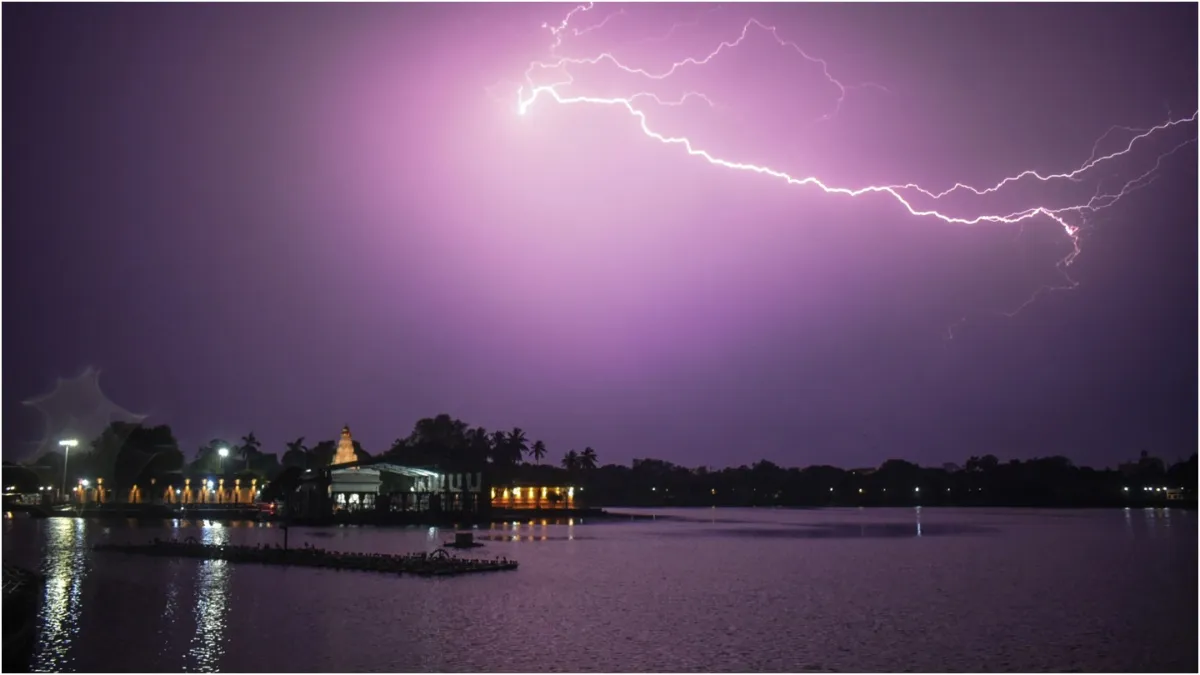 Husband and wife died due to lightning in Agra lightning also wreaked havoc in Bihar- India TV Hindi