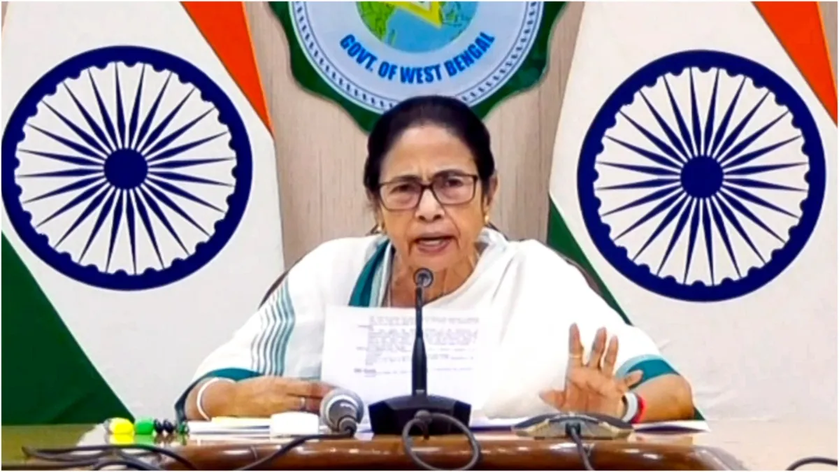 cm Mamata Banerjee press conference ruckus in Bengal due to planting of Tulsi plant- India TV Hindi