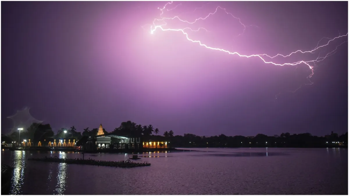 Lightning struck Kaushambi in Uttar Pradesh 2 people died due to being struck by lightning- India TV Hindi
