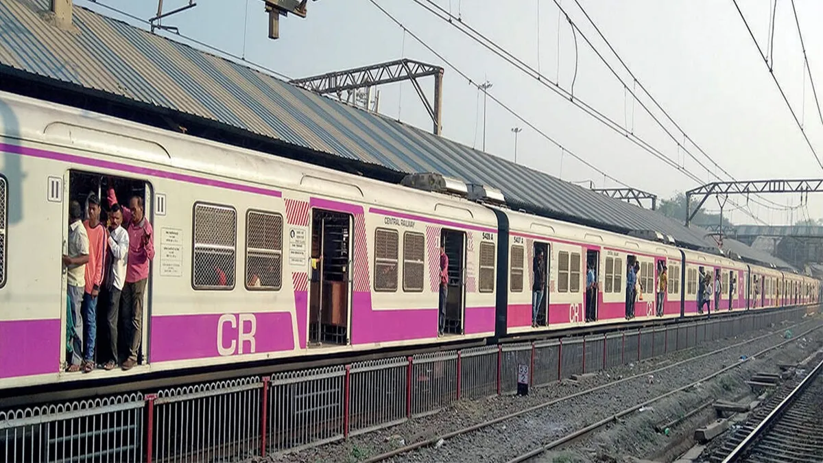 mumbai local train- India TV Hindi