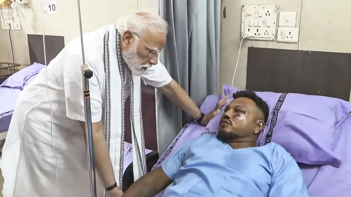 एक मात्र जिंदा बचे यात्री से पीएम मोदी ने की मुलाकात- India TV Hindi