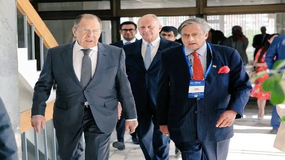 Shashi Tharoor (R) Sergey Lavrov (L)- India TV Hindi