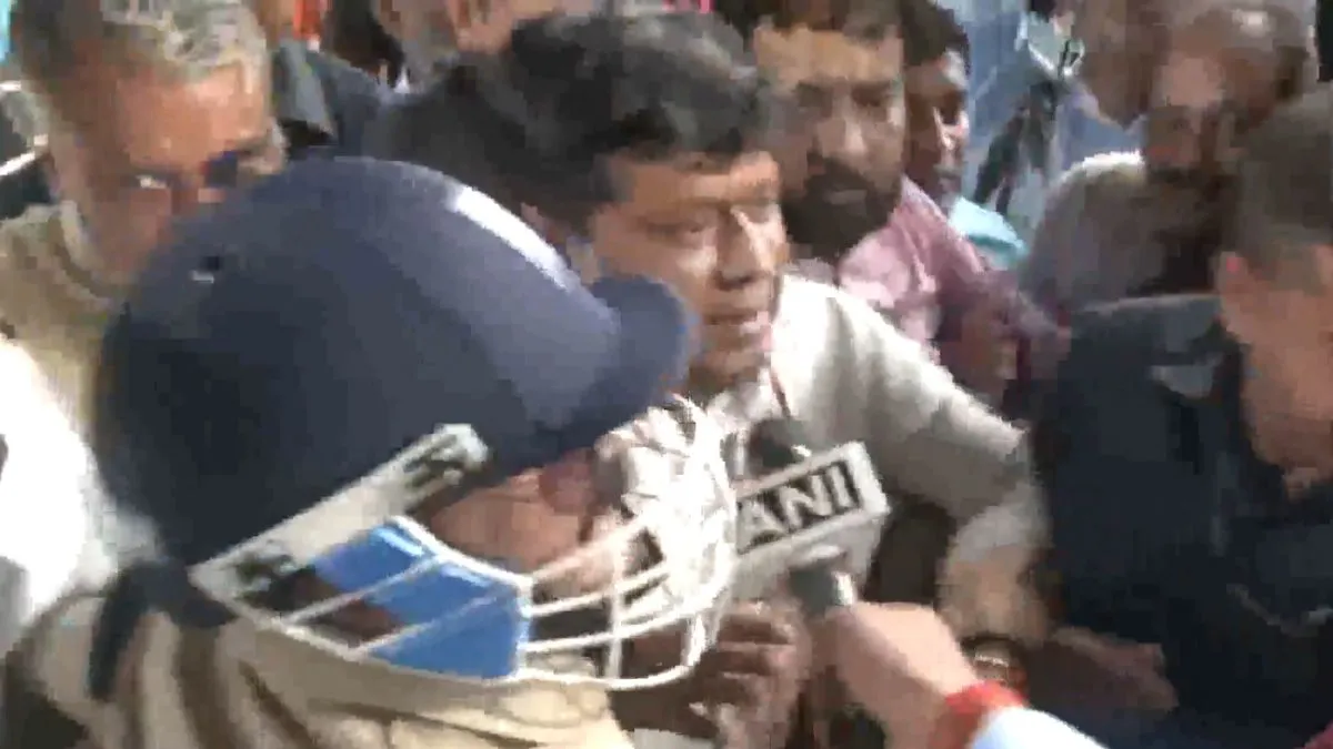 पुलिस ने सुकांत मजूमदार को हिरासत में लिया।