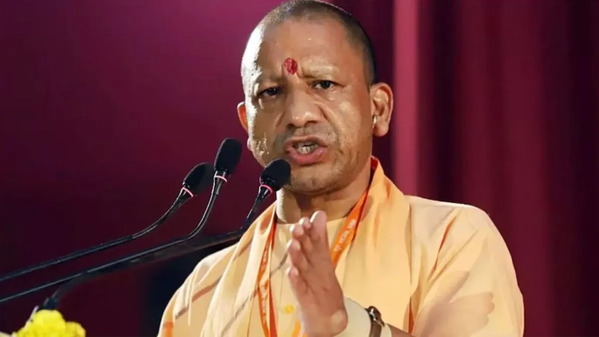 लापरवाह अफसरों के खिलाफ CM योगी सख्त।