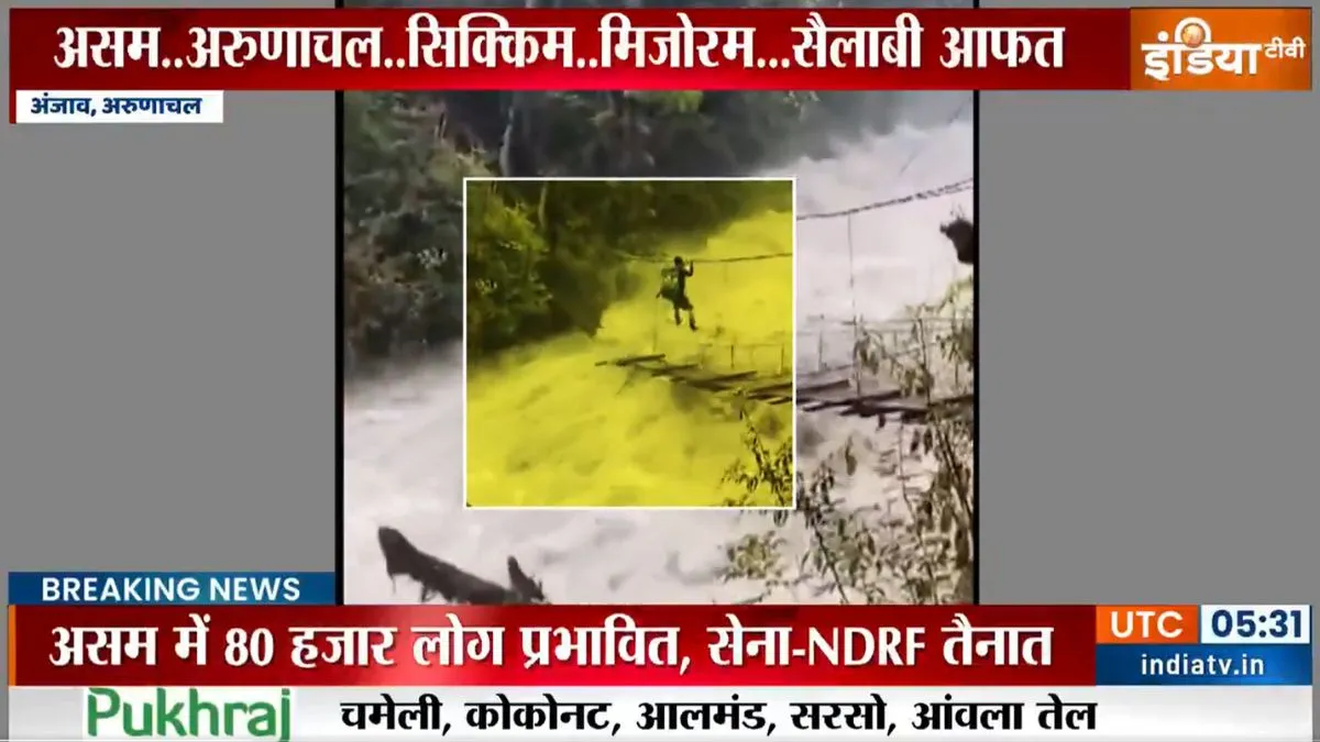 सैलाबी आफत के बीच फंसी जिंदगी।- India TV Hindi