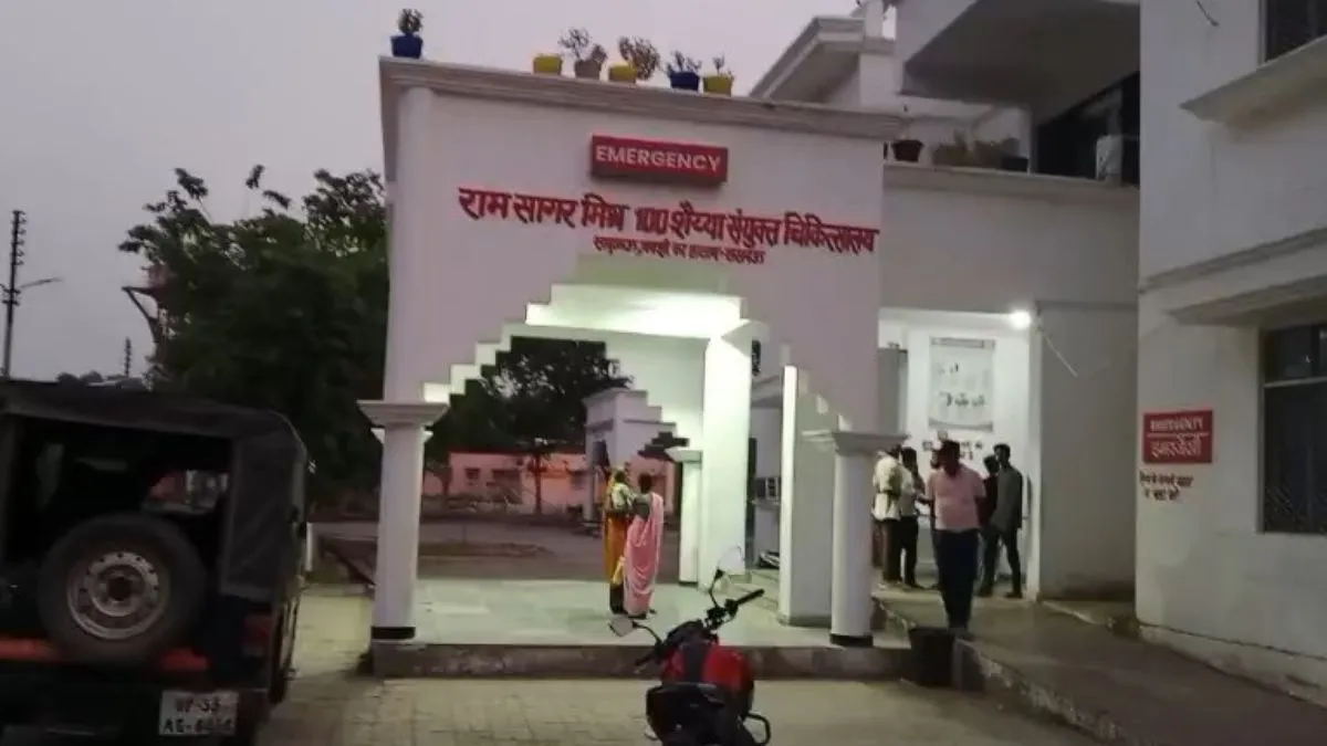 कार सवार ने तीन लोगों को मारी टक्कर।- India TV Hindi
