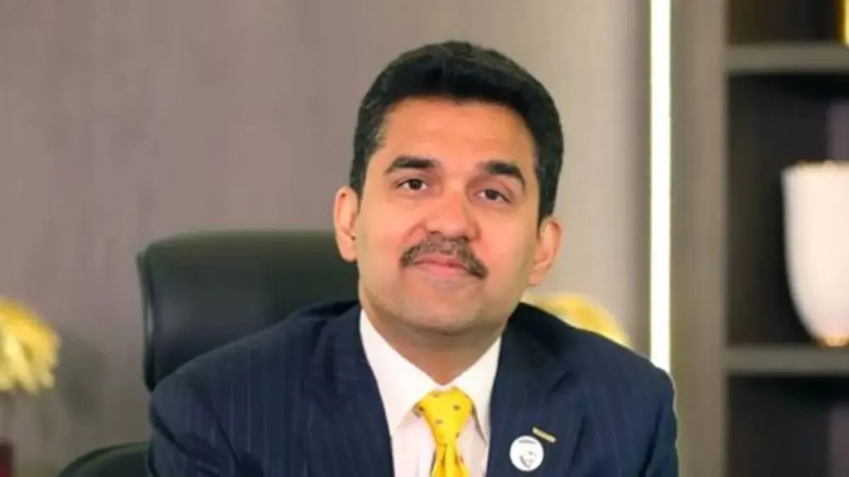 डॉ. शमशीर वायलिल।