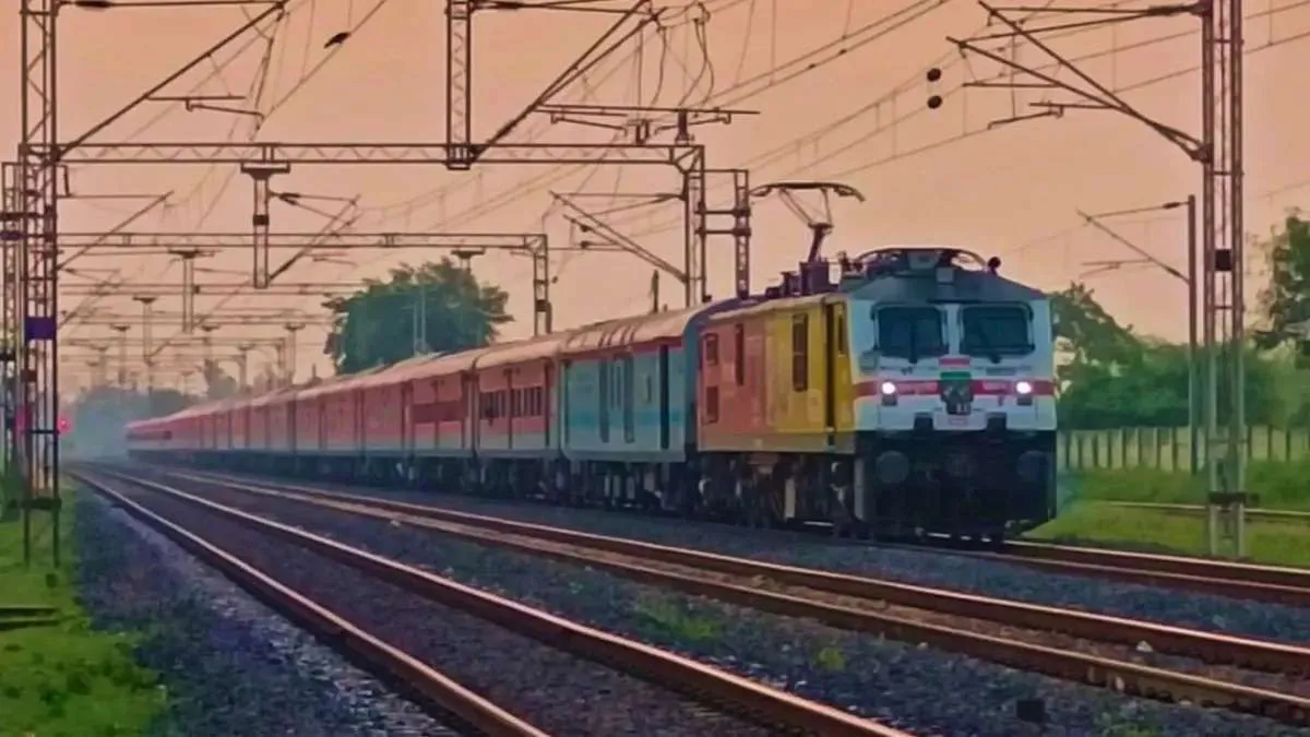 ट्रेन की चपेट में आने से मां-बेटे की मौत।