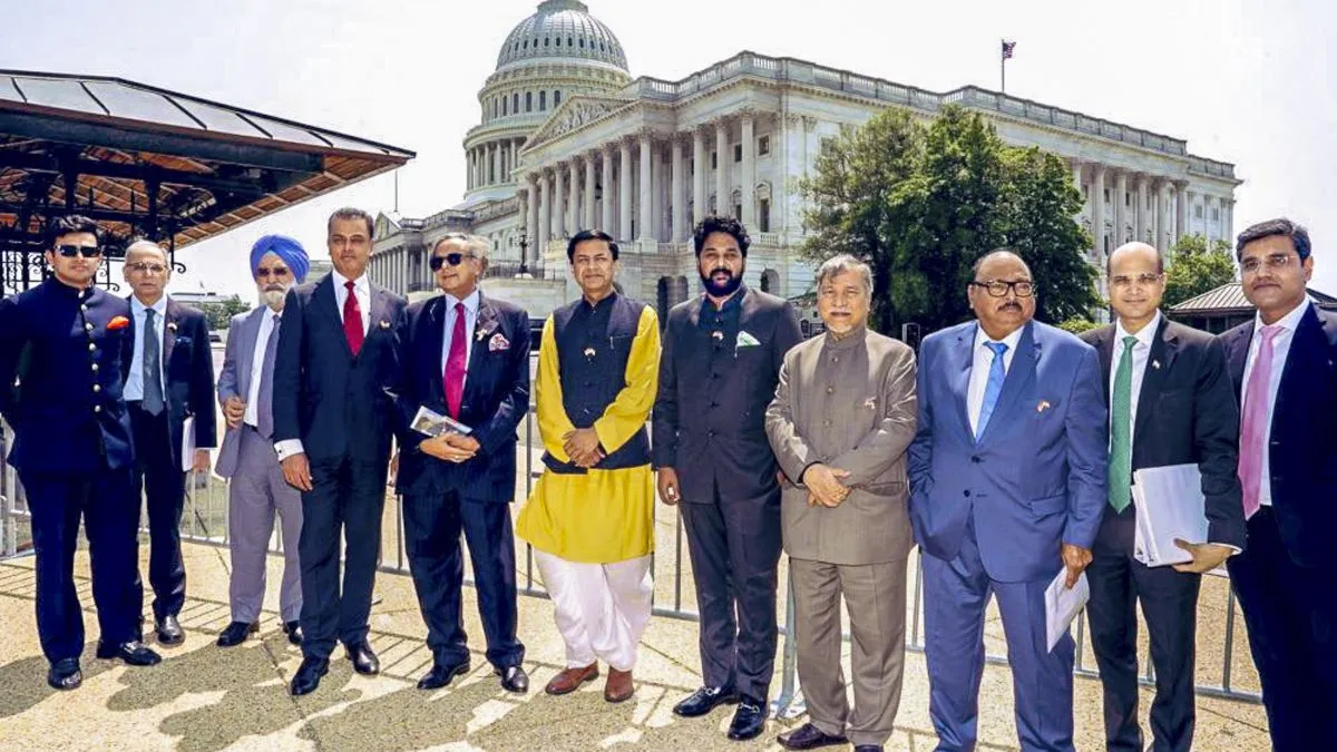 शशि थरूर के लीडरशिप में अमेरिका पहुंचा भारतीय डेलीगेशन।