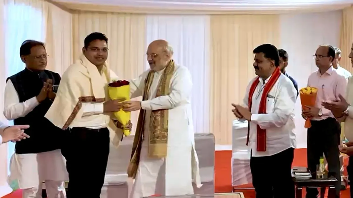 अमित शाह ने की नक्सलियों के खिलाफ ऑपरेशंस चलाने वाले अधिकारियों से मुलाकात - India TV Hindi