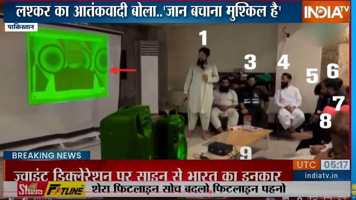 लश्कर के कैंप में देखा जा रहा पीएम मोदी का वीडियो।
