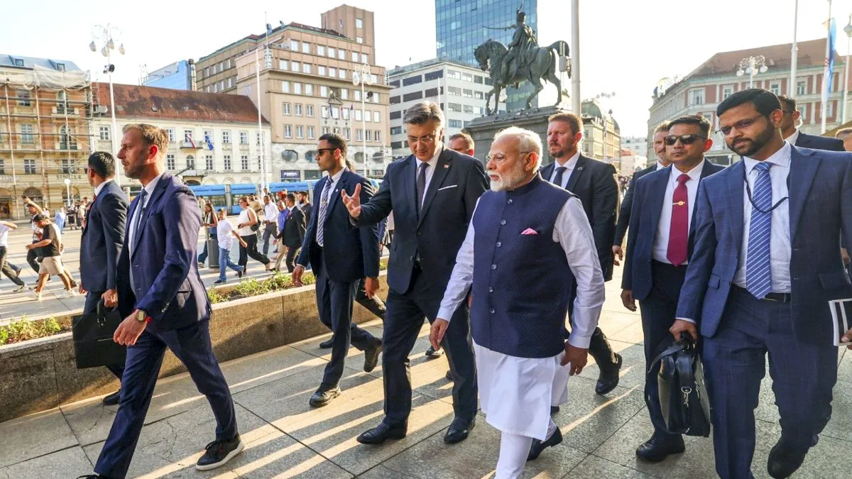 नरेंद्र मोदी, प्रधानमंत्री। 