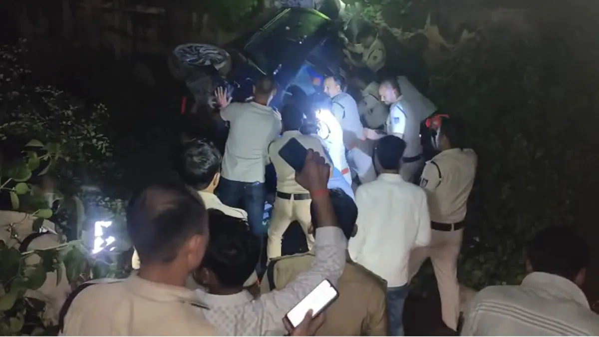car crushed Kanwariyas