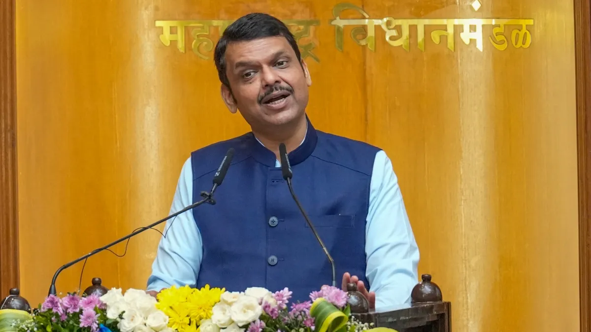 maharashtra sc certificate cm fadnavis