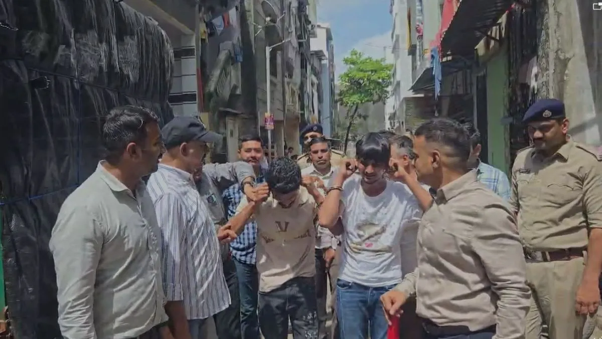 'चिया गैंग' के गुर्गों का पुलिस ने निकाला जुलूस- India TV Hindi