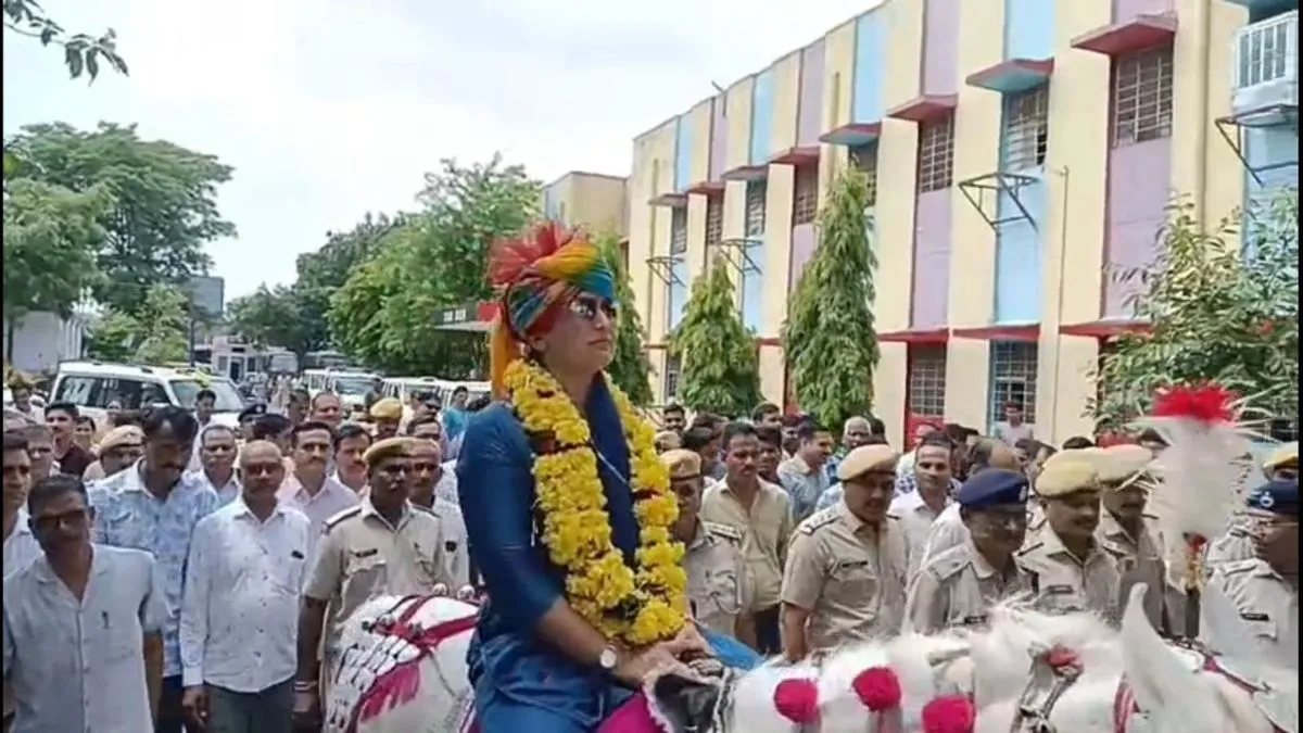 झालावाड़ की एसपी ऋचा...- India TV Hindi