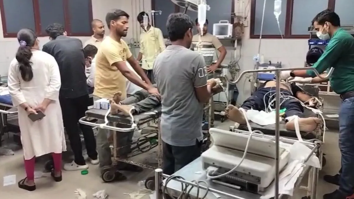 जहर खाने लोग अस्पताल में भर्ती- India TV Hindi