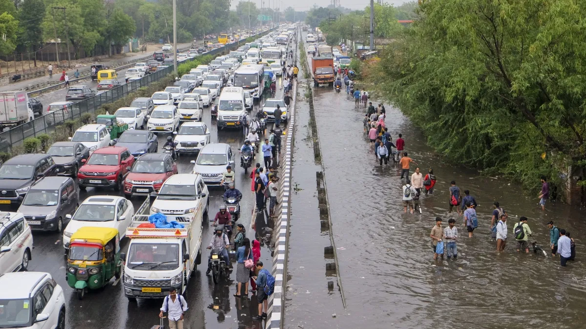 बारिश के बाद दिल्ली में ट्रैफिक जाम