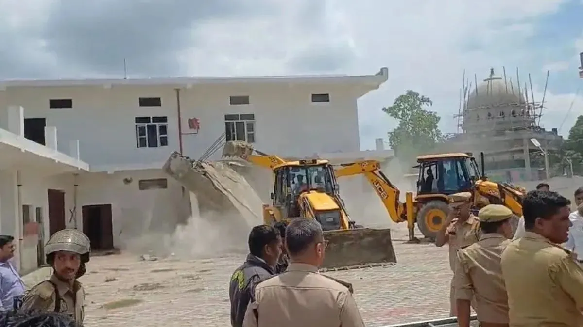 Changur Baba conversion racket, luxury mansion Balrampur