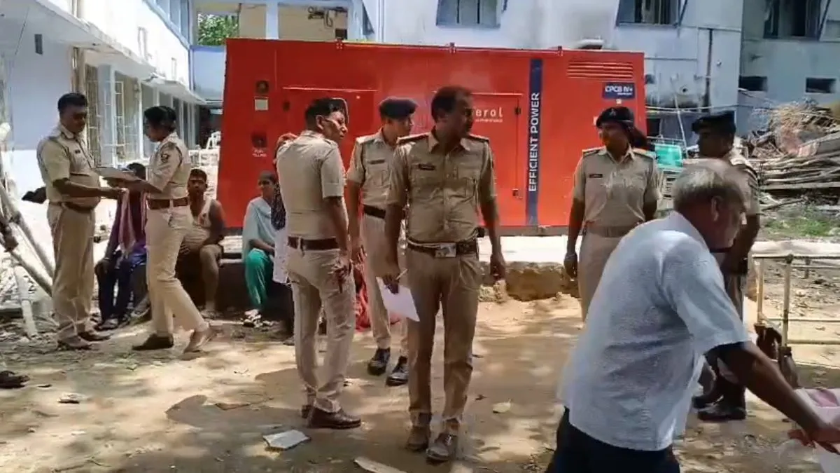 हत्याकांड के बाद जांच के लिए पहुंची पुलिस- India TV Hindi