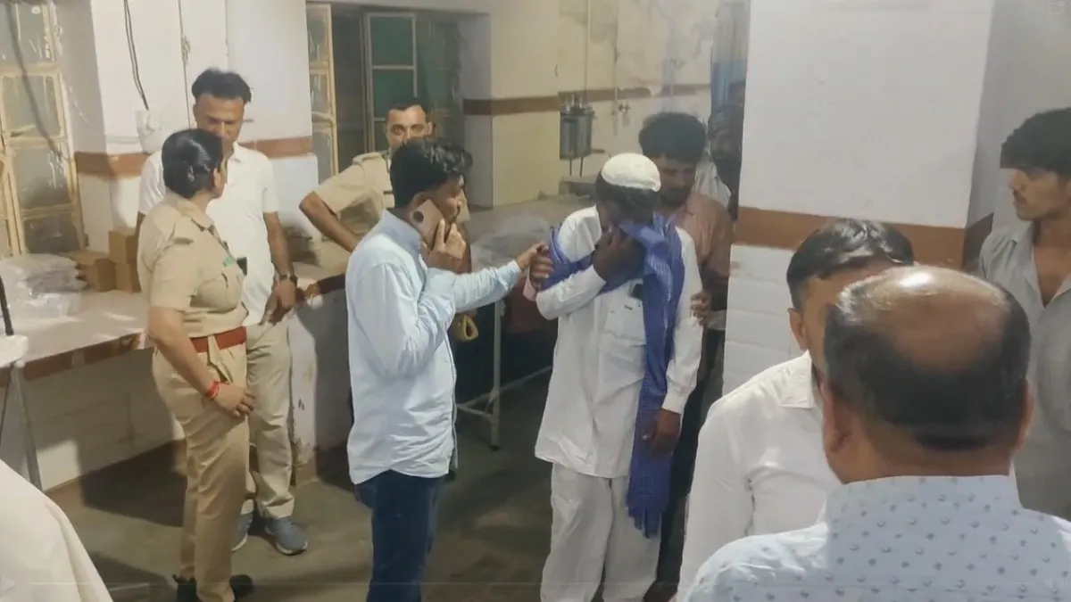 अस्पताल में रोते पिता
