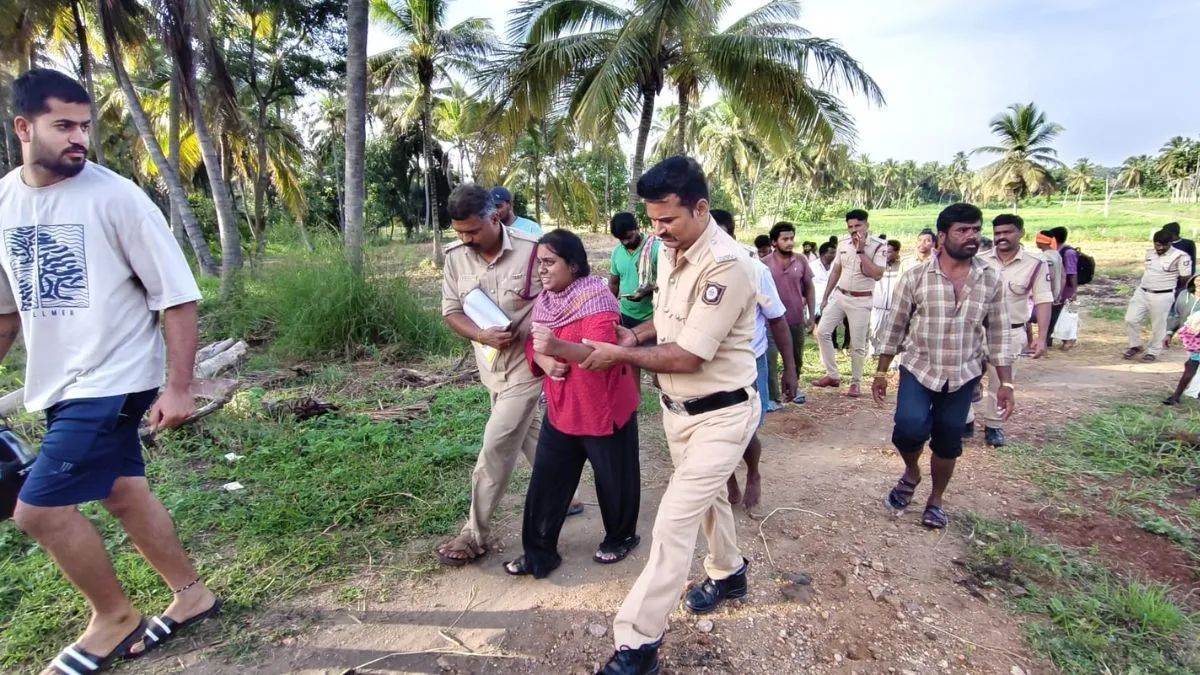 Mandya girl suicide attempt, girl saved by tree Karnataka- India TV Hindi