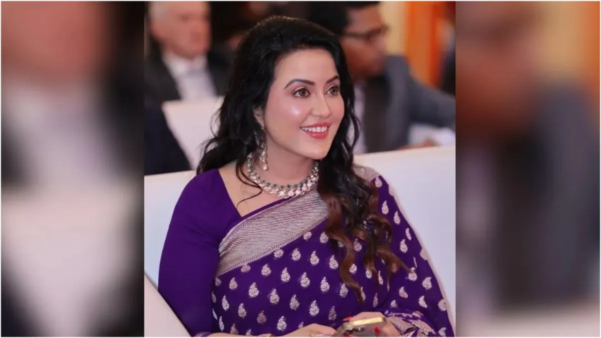 Devendra Fadnavis wife Amrita Fadnavis Statement said Hindi should be made a part of the curriculum